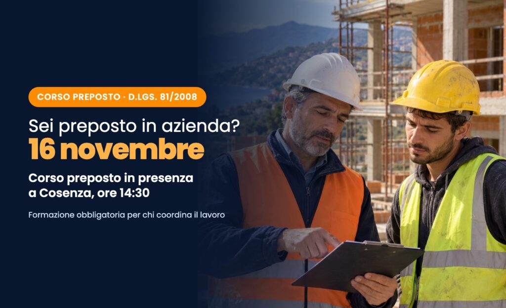 Preposto con casco bianco e cartellina che spiega il lavoro a un operaio in cantiere, corso preposto FederTerziario Calabria